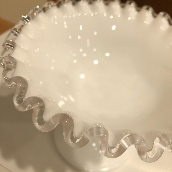 𝅺vintage Fenton Silver Crest Milk Glass Ruffled Bowl - Picture 4 of 6